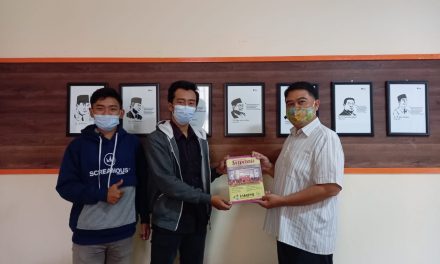 Mengakhiri Periode Kepengurusan, HMPS AKS Masa Bakti 2020 Serahkan Majalah Inspirasi kepada Dekan FEBI IAIN Surakarta